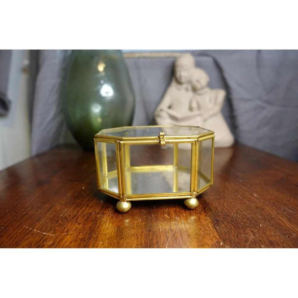 glass gold trim and hinged lid footed octagon jewelry‎ box with mirrored base